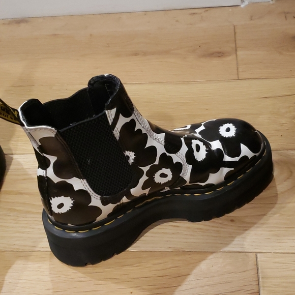 Floral handpainted Dr Martens boots - Picture 7 of 12